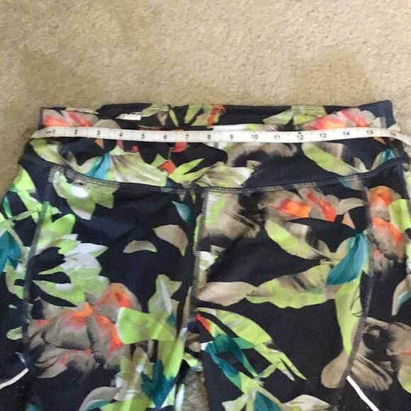 🦩Avia Women’s Pants Workout Capri Tropical Floral Pattern Pull On Leggings Sz L - Picture 8 of 13